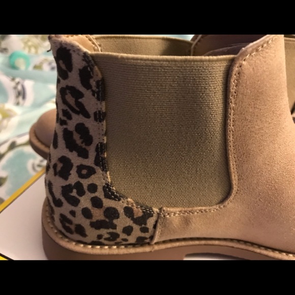 Woman’s Booties - Picture 4 of 7